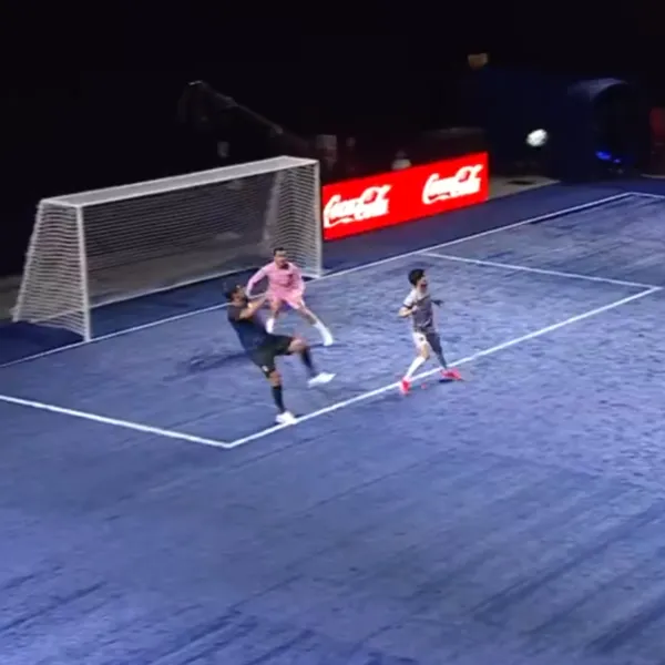 44 yaşındaki Volkan Demirel'den röveşata!