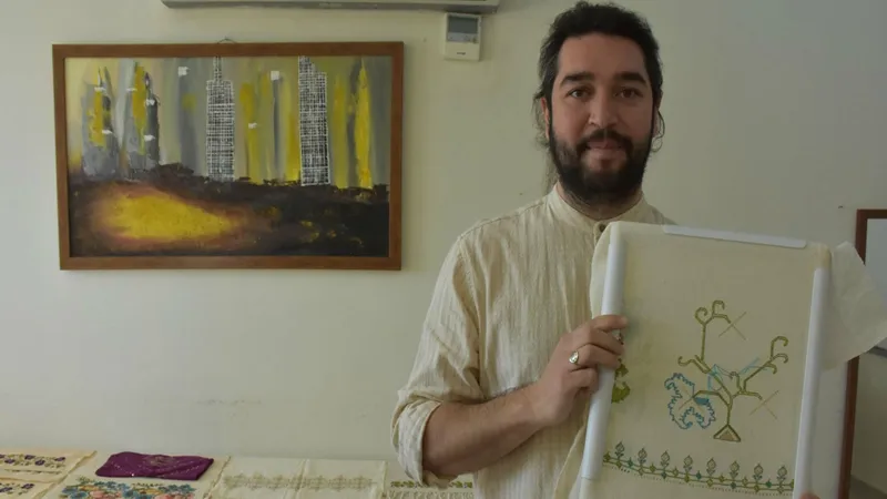 Anneannesi ile çok vakit geçirmesi nedeniyle merak sardı; geçmişin izlerini geleceğe taşıyor