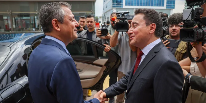 Babacan’dan Özgür Özel’e Ferdi Zeyrek için geçmiş olsun telefonu