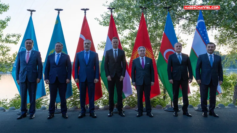 Bakan Hakan Fidan, TDT Gayriresmi Zirvesi öncesinde meslektaşlarıyla bir araya geldi