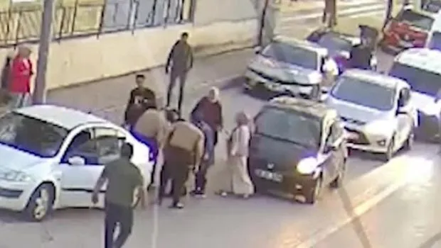 Boğazına yiyecek takılan 8 aylık bebek, Heimlich manevrası ile kurtarıldı