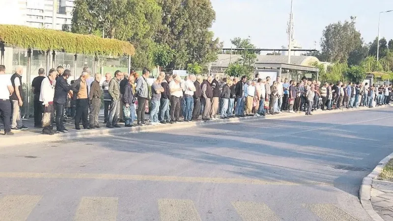İzmir'de Grev Kaosu! Çöp Dağları ve Otobüs Kuyrukları Şoku