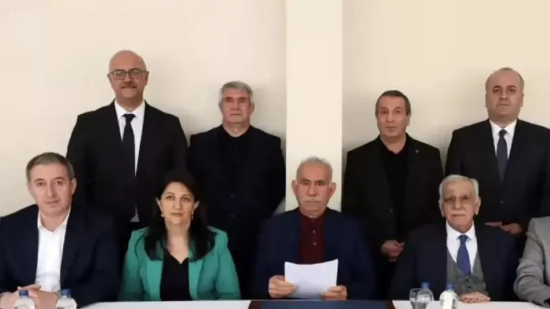 DEM MYK'sı İmralı'da toplanacak! Öcalan Barzaniler, Talabaniler ve YPG ile görüşmek istiyor | PKK'nın feshi sonrası 7 kişilik çalışma grubu