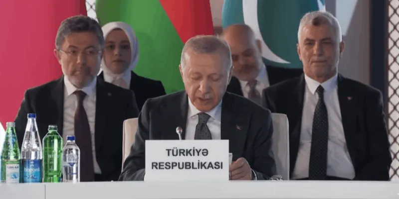Erdoğan konuşurken bir anda duraksadı