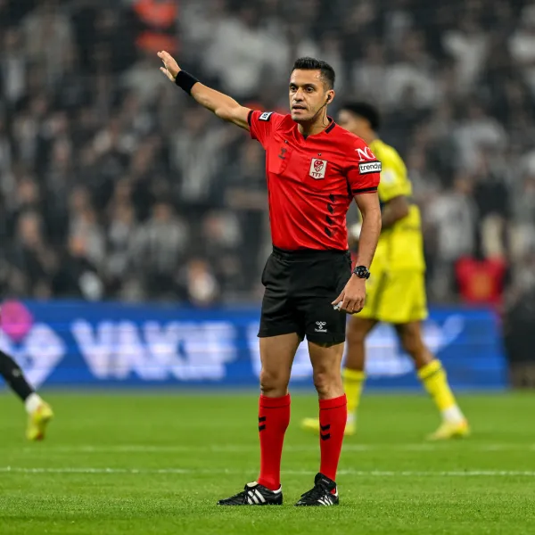 Eski hakemlerden flaş derbi yorumu: 2 penaltı, 2 kırmızıyı atladı!