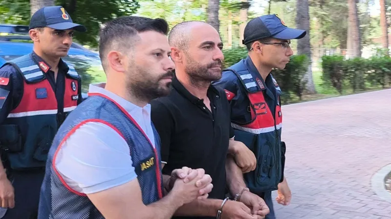 Fabrikaya işçi gibi gidip, 140 kez hırsızlık yaptı