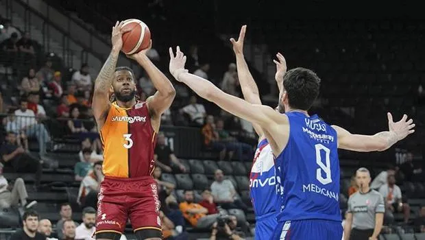 Galatasaray, play-off biletini 4 farkla kaptı!