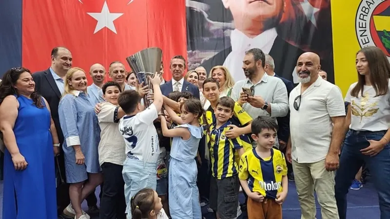 Ali Koç'tan Seçim Resti! Fenerbahçe'de Sular Durulmuyor!