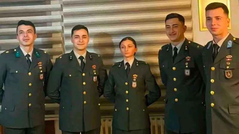 İhraç edilen teğmenlerle 'fotoğraf' krizi iddiası: Harbiyeliler uyarıldı, görüntüler sildirildi 