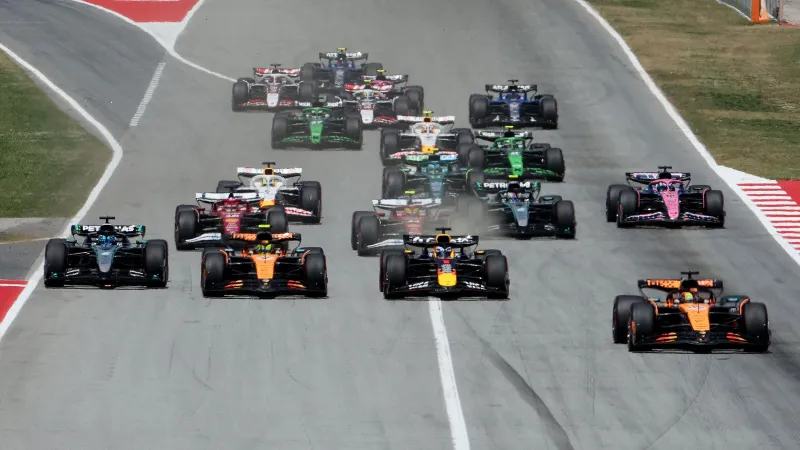 Verstappen Çıldırdı! İspanya GP'de Russell'a Temas Şoku!