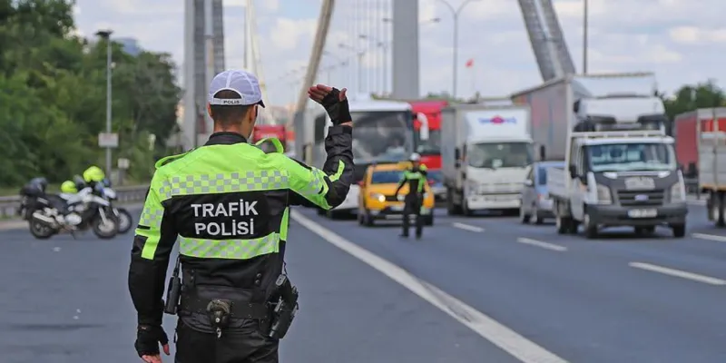 İstanbul'da Hangi Yollar Kapalı? Şampiyonluk Kutlaması Trafiği Felç Edecek!