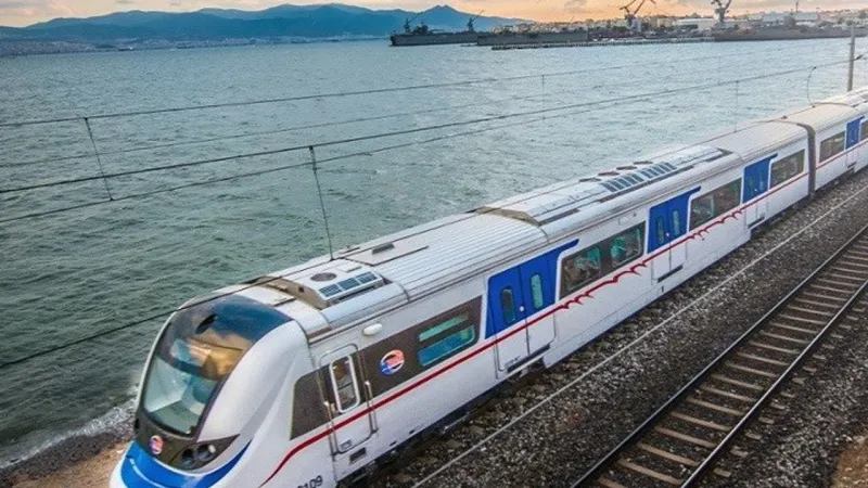 İZBAN Seferleri Durdu! İzmir'de Bugün Tren Yok Mu?