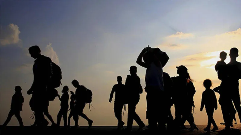 İzmir'de Göçmen Operasyonu! 17 Kaçak Yakalandı