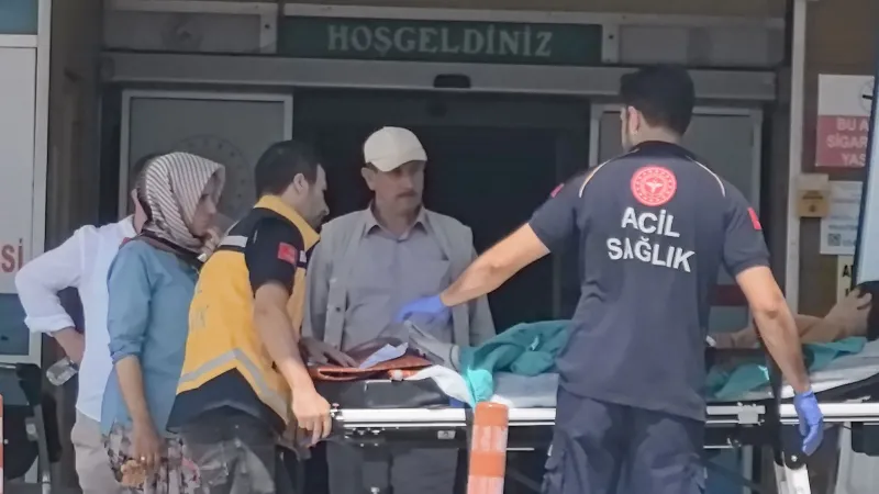 Kurban kesilen bahçede bıçağın üzerine düşen çocuk ağır yaralandı