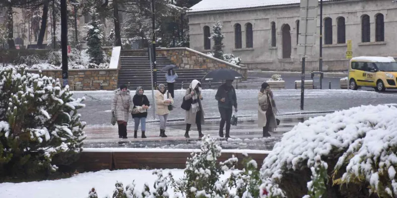 Lapa lapa yağdı: O ilde kar kalınlığı 40 santime ulaştı!