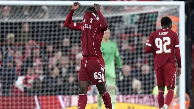 Liverpool Düşüşte: Kırmızılar Kupadan Elendi! Şok Detaylar