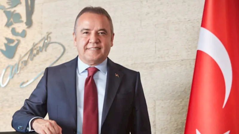 Muhittin Böcek acil olarak hastaneye sevk edildi!