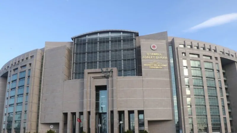 Gözaltında Şiddet İddiası! Eren Üner Polisten Şikayetçi Oldu