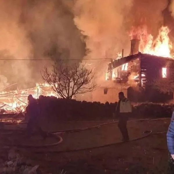 Ankara'da Korkunç Yangın! 4 Ev ve 2 Samanlık Kül Oldu