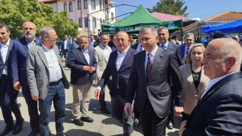 Çavuşoğlu'na Acı Kayıp: Bakan Yerlikaya'dan Taziye Ziyareti!