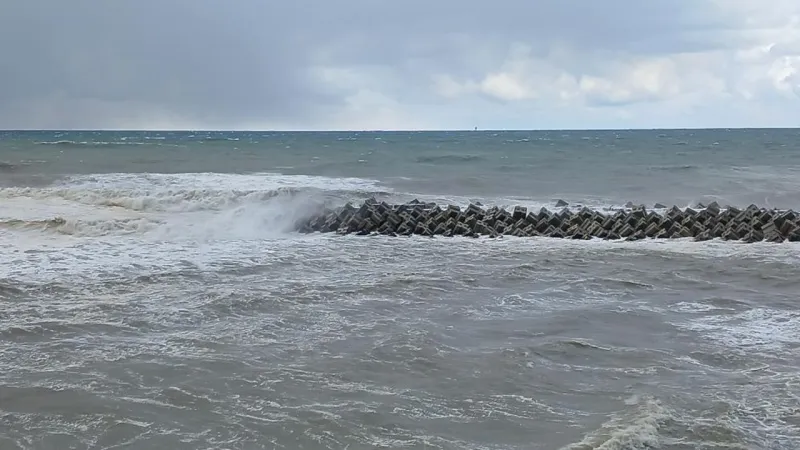 Batı Karadeniz'de Fırtına Alarmı! Dalgalar 4 Metreyi Aştı!