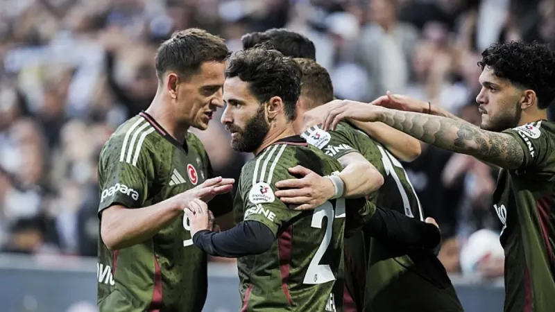 Beşiktaş'ta Şok Sakatlıklar! Yıldızlar Sahayı Terk Etti!