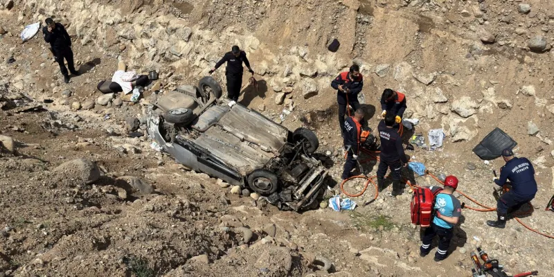 Bingöl'de Feci Kaza! Otomobil Dereye Uçtu: Kurtarma Operasyonu