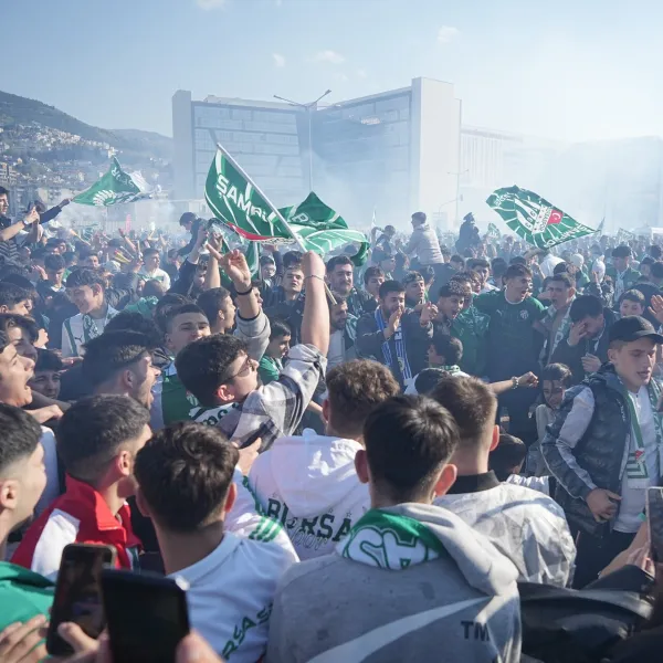 Bursaspor Şampiyon! Yeşil Beyazlılar Hopa'yı Yıktı, Taraftar Çıldırdı!