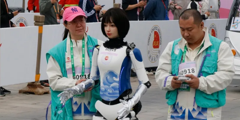 Robotlar İnsanlarla Yarıştı! Çin'de Neler Oluyor?