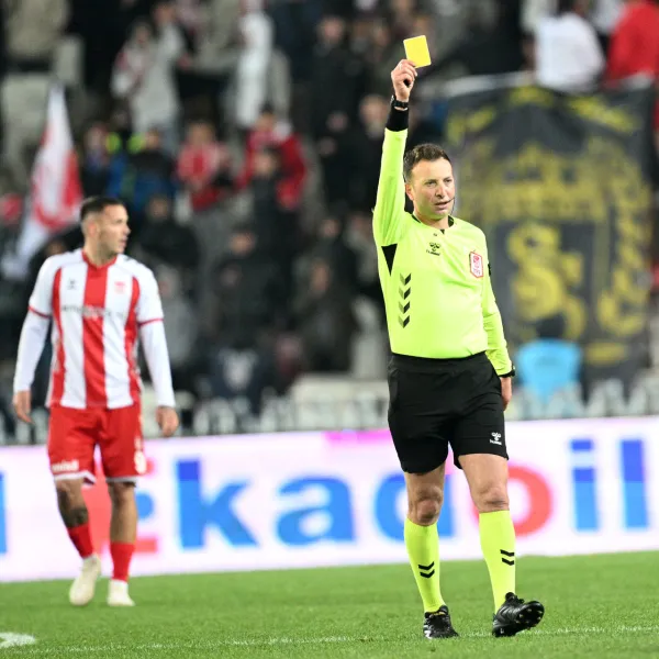 Fenerbahçe'ye Penaltı Verilmeli miydi? Eski Hakemler Yorumladı!