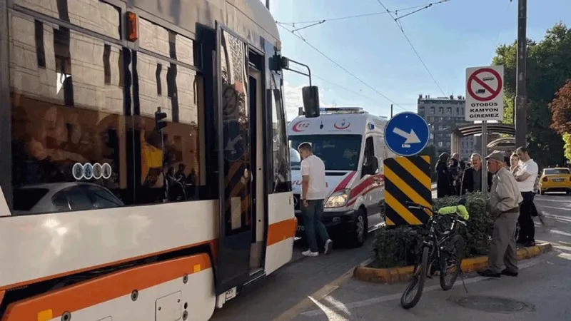 Eskişehir'de Tramvay Kazası! Seferler Neden Durdu?