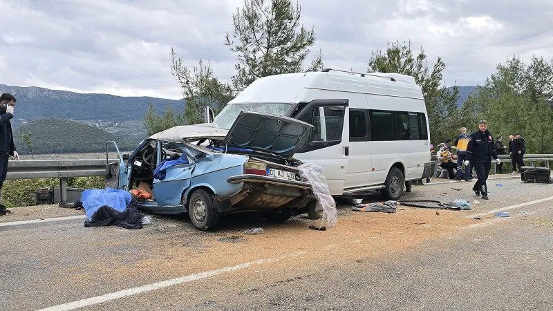 Feci kazada bir aile yok oldu: 5 ölü, 10 yaralı
