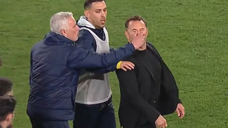 Fenerbahçe'den Okan Buruk'a Şok Sözler: Kendini Yere Attı!