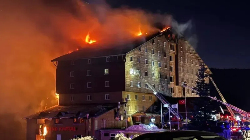 Grand Kartal Otel Faciası: Yangın Anı Görüntüleri Ortaya Çıktı!