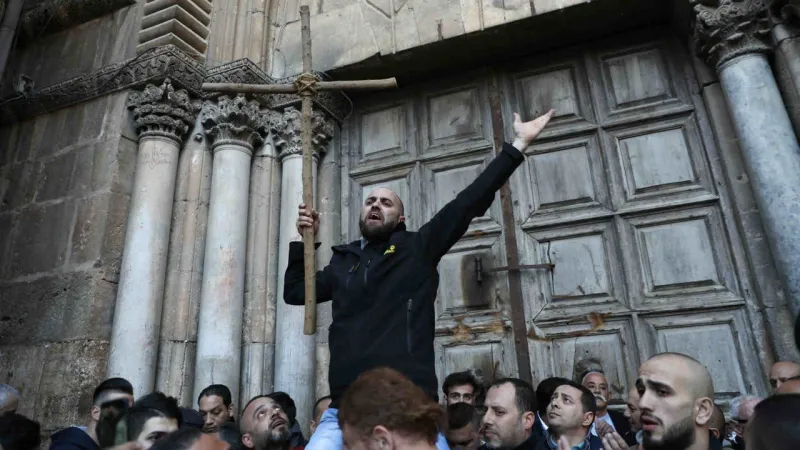 Kudüs'te Hristiyanlara Şok Müdahale! İsrail Polisi Copla Saldırdı!