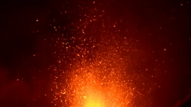 Etna Yanardağı'ndan Lavlar Fışkırdı! İtalya Alarmda mı?