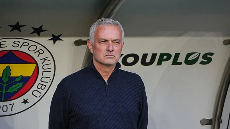 Mourinho'dan Derbi Şoku! Şampiyonluk Hayalleri Sona mı Erdi?