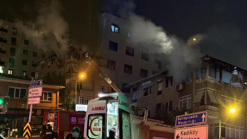 Kadıköy'de Korkunç Yangın! Daire Alevlere Teslim, 2 Yaralı!