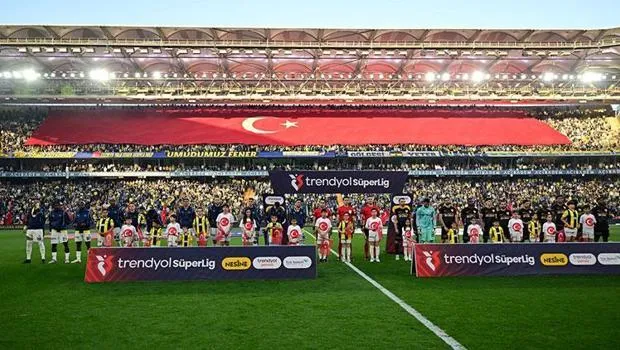 Kadıköy'de Duygulandıran Anlar: Şehit Çocukları Sahada!