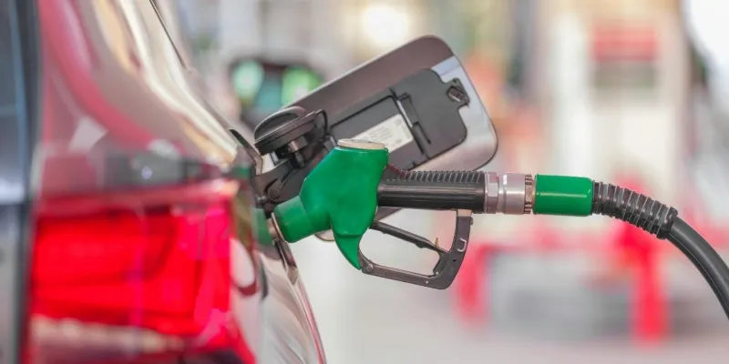 Motorin ve Benzinde Dev İndirim! Pompa Fiyatları Çakılıyor!