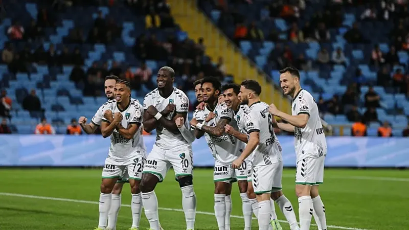 Adanaspor Çöktü! Kocaelispor Fark Attı: 1-4 Şok Maç Sonucu