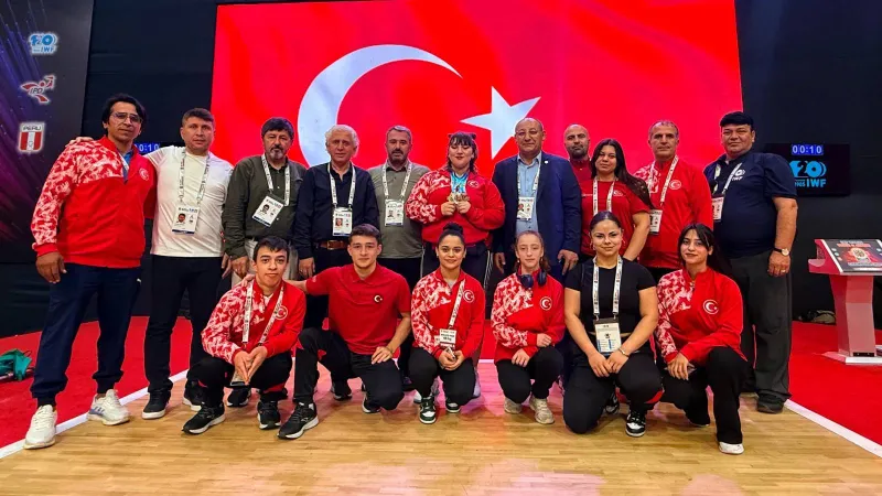 Milli Halterci Fatmagül Çevik'ten Altın Zafer! Dünya Şampiyonu!