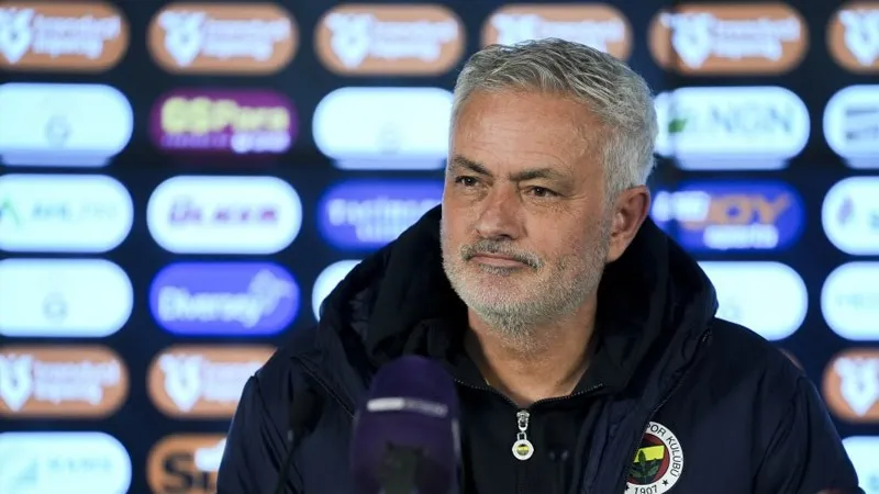 Mourinho'dan Şaşırtan Açıklama: Liderin 3 Puan Gerisi Başarı mı?