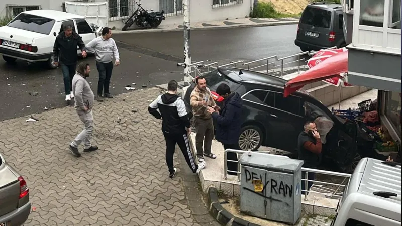 Ordu'da Şoke Eden Kaza: Otomobil Markete Daldı!