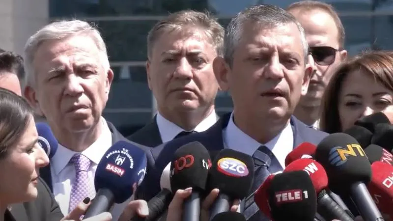 Özel'den Kurtulmuş'a Sert Sözler: AYM Kararı ve Beklenen Direniş!