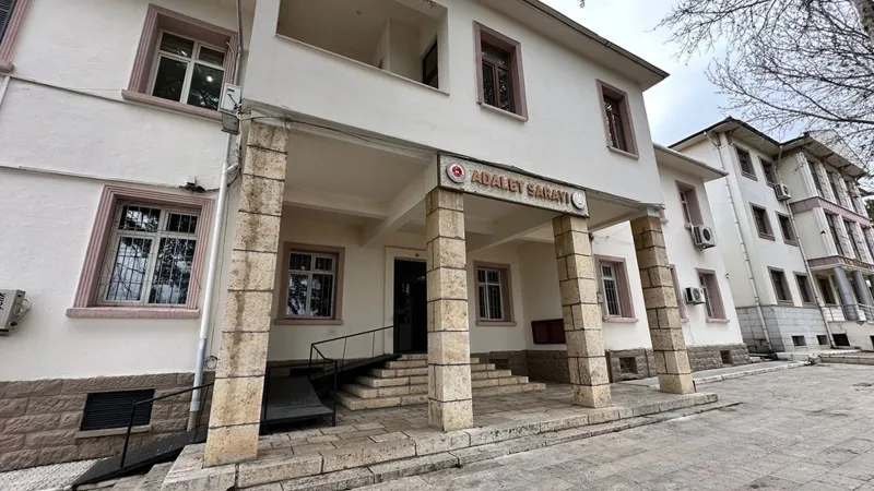 Eski Başkan Zimmetten Gözaltında! Pertek'te Neler Oluyor?