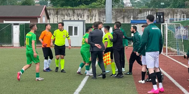 Şampiyonluk Maçında Kavga! Sarımeşe - Derbent Maçı Karıştı!