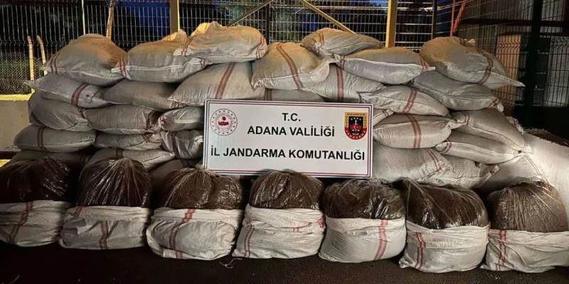Adana'da Şok Baskın! Tonlarca Kaçak Tütün Ele Geçirildi!
