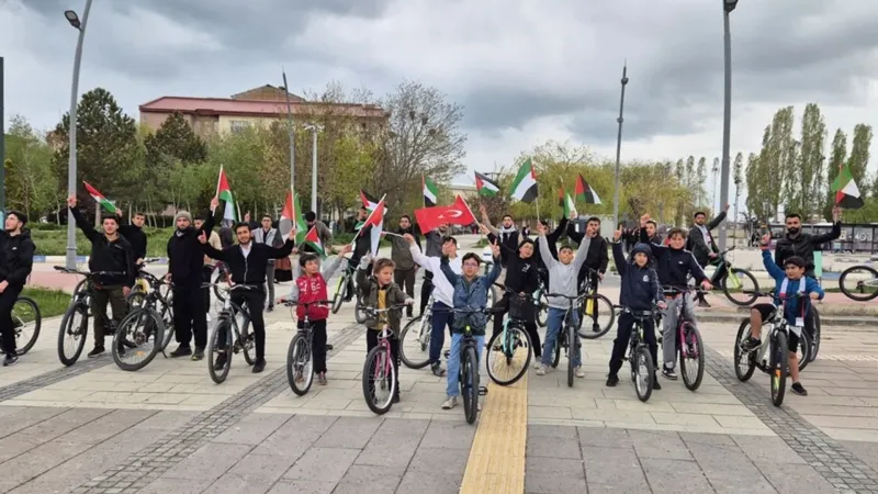 Van'da İsrail Protestosu: Akademisyenler Pedal Çevirdi!