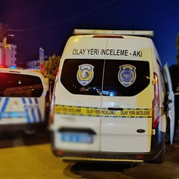 Park halindeki otomobil kurşunlandı